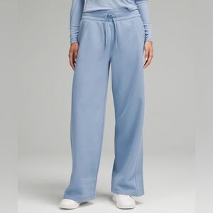 Lululemon Scuba Mid-Rise Wide-Leg Pant EUC Size Small
